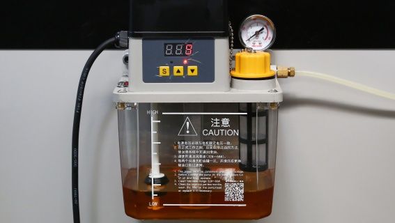 Automatic oiling system