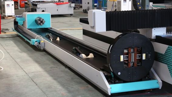 Pipe cutting rotating shaft