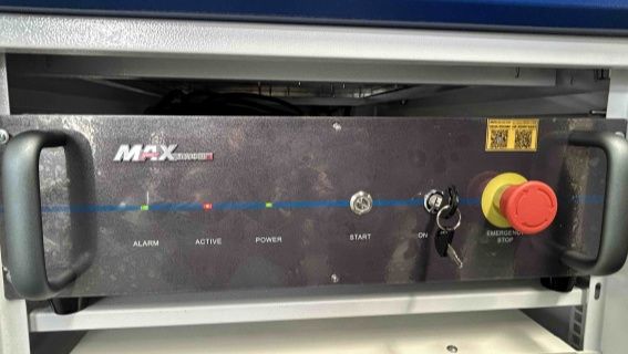 Laser source: Max Brand 